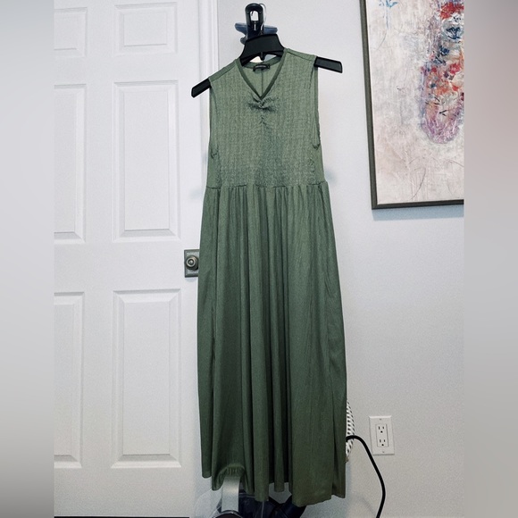 Trendyol Maxi Dress, V neck - Picture 4 of 7